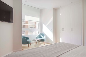 5 bedrooms, iron/ironing board, free WiFi, bed sheets