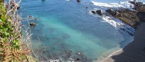 Una spiaggia nelle vicinanze