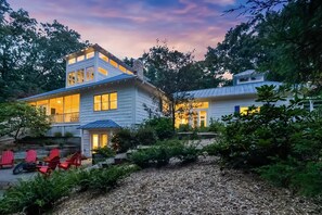 Exterior - River Walk - Five Bedroom Villa, Sleeps 16 (Saugatuck)