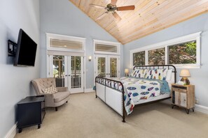 5 bedrooms, iron/ironing board, WiFi, bed sheets