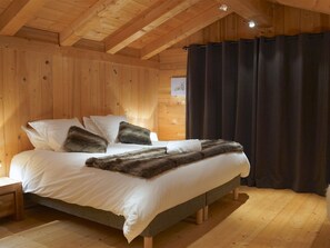 4 slaapkamers, een bureau, geluiddichte muren