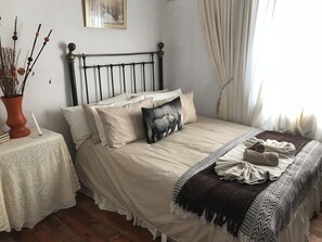 2 عدّة غرف نوم وخزنة داخل الغرفة ومكواة/لوح كي وواي فاي