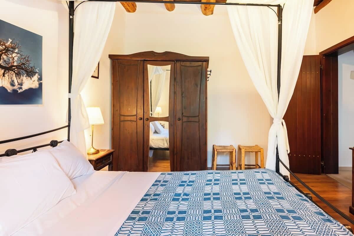2 室のベッドルーム、セーフティボックス (室内)、アイロン / アイロン台、旅行用ベビーベッド