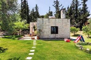 Property grounds - Villa Aloni-Traditional  stone Villa with nice view,pool and garden (Chania-Crete-Vrisses)