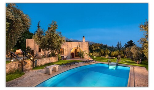Villa Aloni-Traditional  stone Villa with nice view,pool and garden
