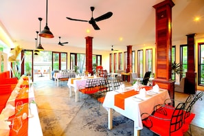 Dining - Private Luxury Room Balcony - Free Round Trip Airport Transfer (Krong Siem Reap)