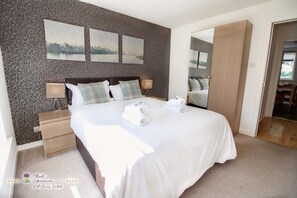 2 bedrooms, iron/ironing board, travel cot, free WiFi - Thistle Apartments - King's Apartment (Aberdeen)