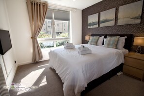 2 bedrooms, iron/ironing board, travel cot, free WiFi - Thistle Apartments - King's Apartment (Aberdeen)