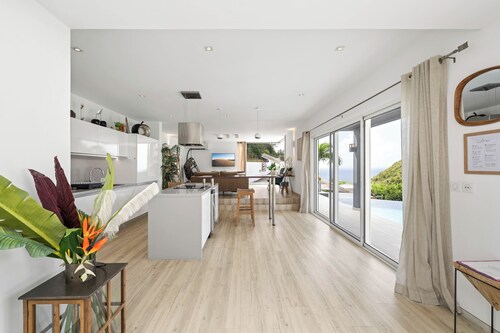 SUNSET VILLA ANGEL ****