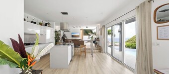 SUNSET VILLA ANGEL ****