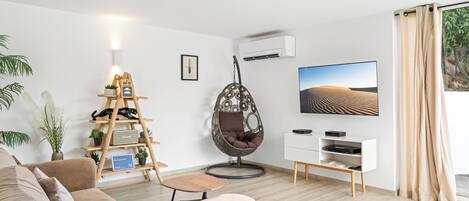 TV, DVD-spiller og stereoanlegg