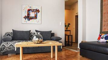 Een televisie en een kantoor