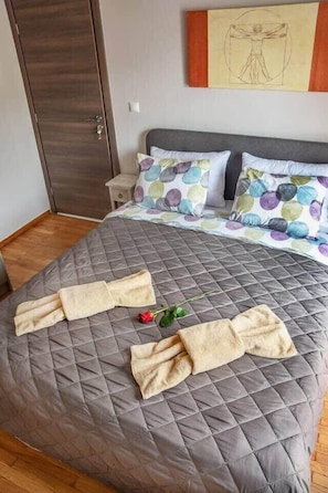 1 habitación, tabla de planchar con plancha, wifi y ropa de cama 
