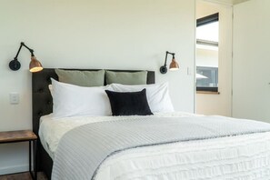 4 bedrooms, desk, iron/ironing board, WiFi