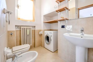 Bathtub, hair dryer, bidet, towels