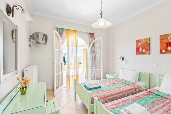 4 bedrooms, WiFi, bed sheets - Villa Sivilla - Four Bedroom Villa, Sleeps 8 (Nisaki)