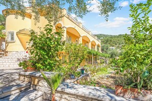 Property grounds - Villa Sivilla - Four Bedroom Villa, Sleeps 8 (Nisaki)