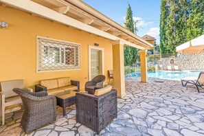 Terrace/patio - Villa Sivilla - Four Bedroom Villa, Sleeps 8 (Nisaki)