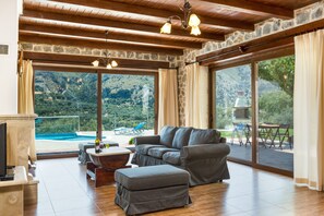 Smart TV, fireplace, table football, ping pong - Villa Asigonia with Heated Pool & Whirlpool (Chania, Crete)