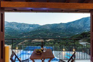 Outdoor dining - Villa Asigonia with Heated Pool & Whirlpool (Chania, Crete)