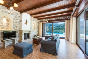 Smart TV, fireplace, table football, ping pong - Villa Asigonia with Heated Pool & Whirlpool (Chania, Crete)