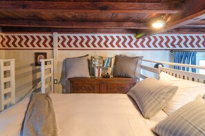 1 bedroom, iron/ironing board, Internet, bed sheets