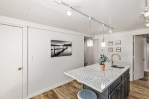 Interior - Hummingbird - One Bedroom Apartment, Sleeps 2 (Saugatuck)