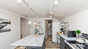 Fridge, microwave, oven, coffee/tea maker