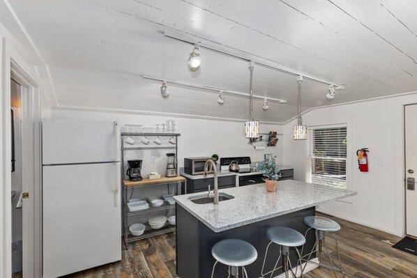 Fridge, microwave, oven, coffee/tea maker - Hummingbird - One Bedroom Apartment, Sleeps 2 (Saugatuck)