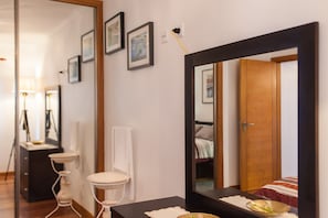 2 chambres, fer et planche à repasser, Wi-Fi gratuit, draps fournis