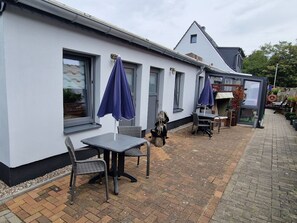 Unclassified image, 4 of 10, button - Double room 1 - Ankes Pension - Object 28383 (Rostock)