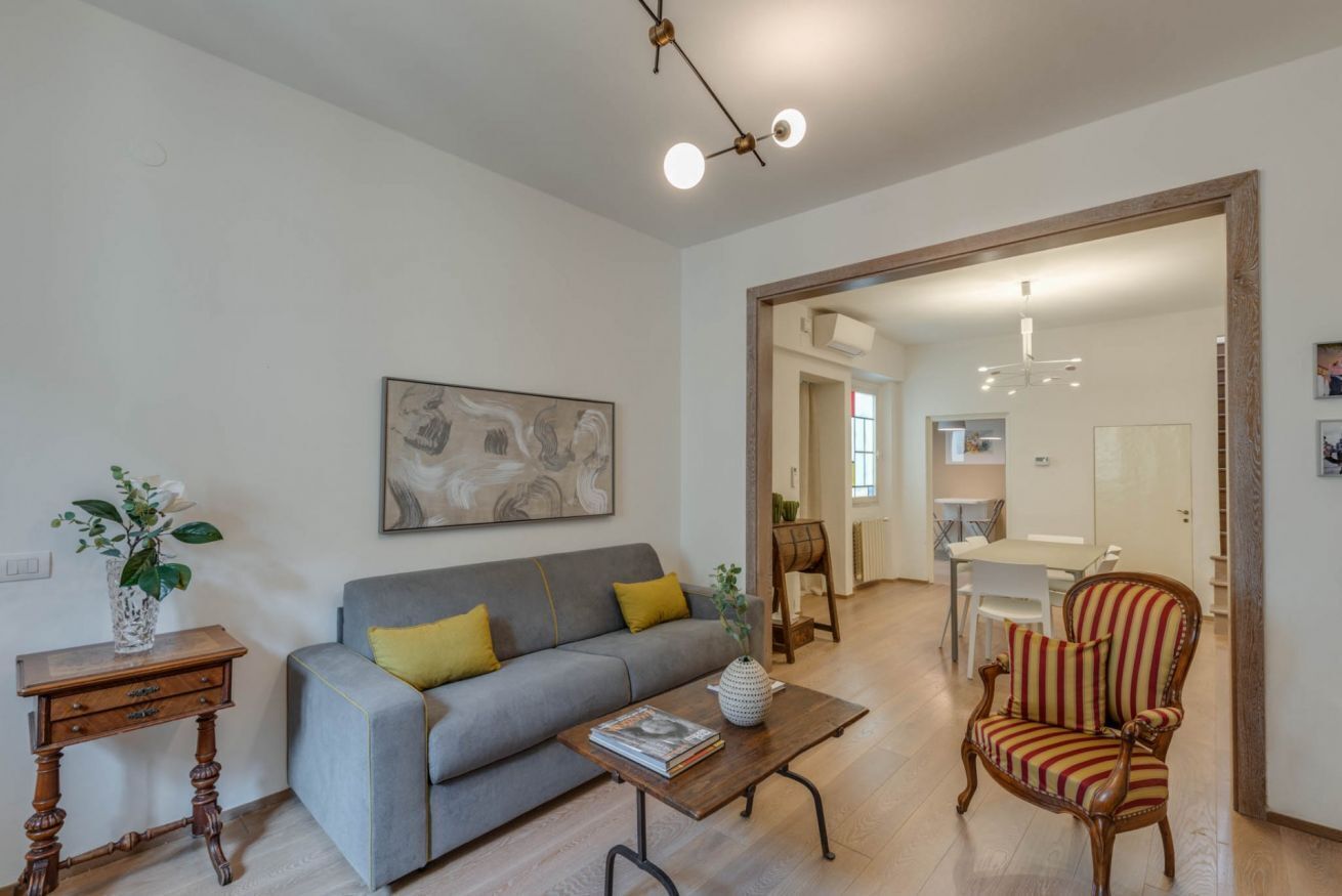 TV, caminetto, studio