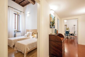 2 Schlafzimmer, Schreibtisch, Bügeleisen/Bügelbrett, kostenloses WLAN