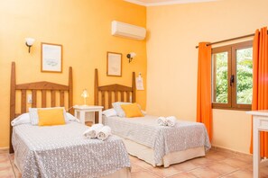 4 chambres, fer et planche à repasser, accès au Wi-Fi (inclus)