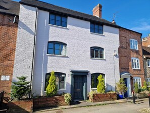 Exterior - LUDLOW – Linnet House: Townhouse with Parking, Central Location, Sleeps 8 (Ludlow)