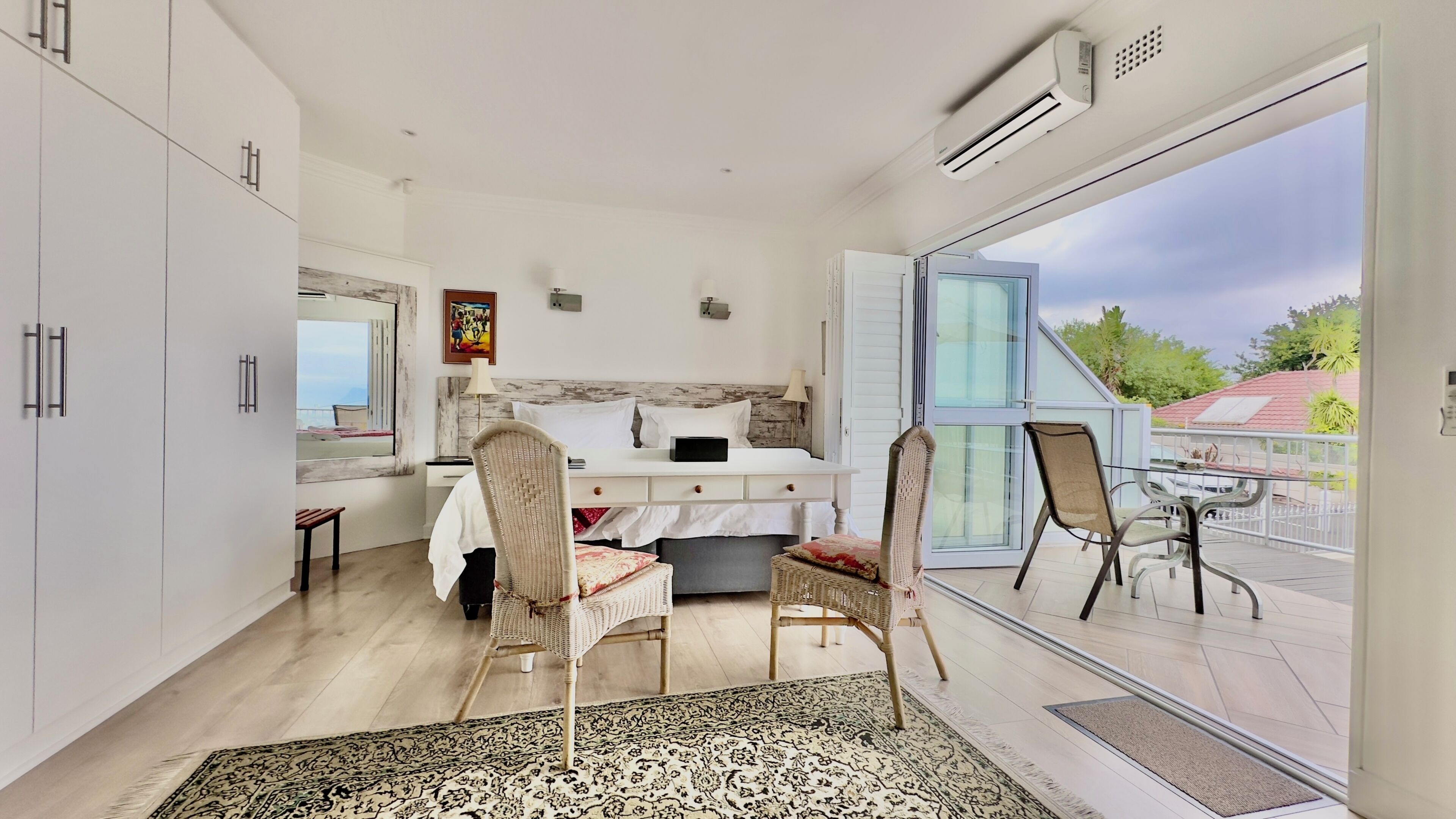 6 bedrooms, in-room safe, desk, iron/ironing board