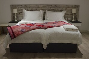 1 bedroom, in-room safe, desk, iron/ironing board - A View 2 Sea (Heldervue)