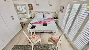 6 bedrooms, in-room safe, desk, iron/ironing board
