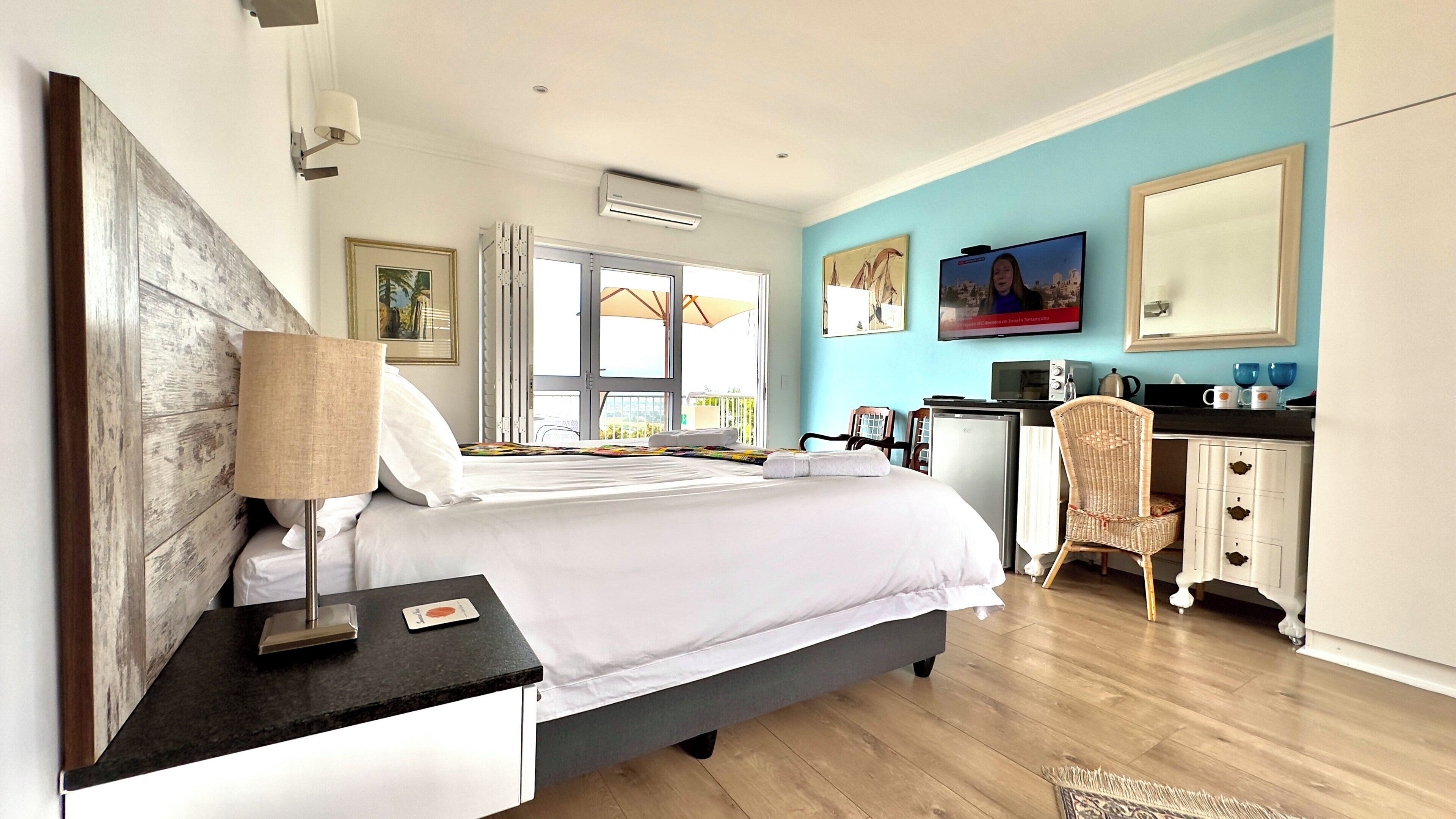 6 bedrooms, in-room safe, desk, iron/ironing board