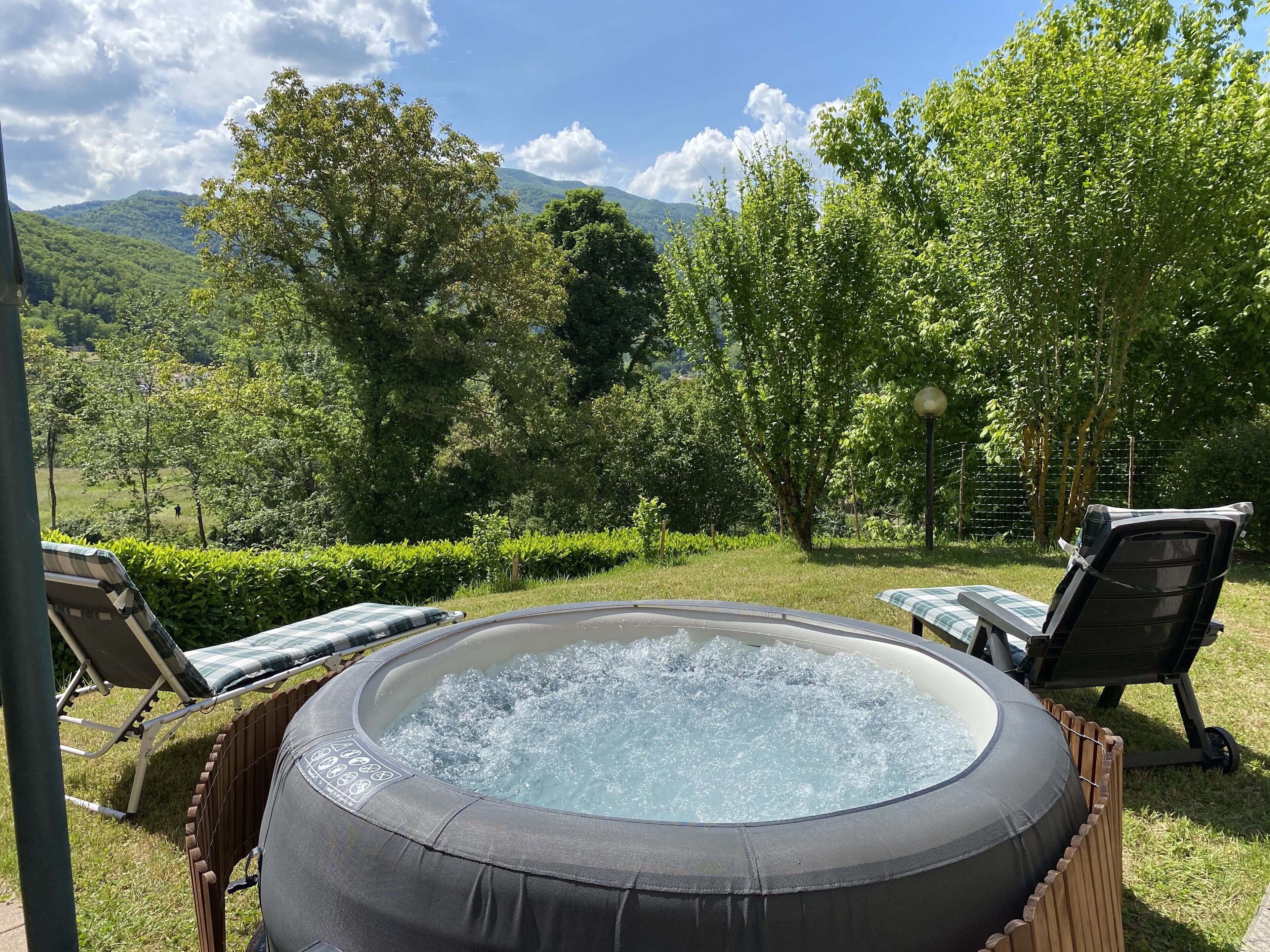 Outdoor spa tub