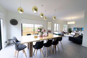 Interior - Massive 9BRM Rental House for big group in Melbourne (Williams Landing)