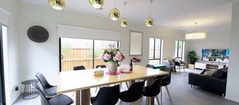 Massive 9BRM Rental House for big group in Melbourne
