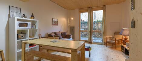 Tv, videospil, dvd-afspiller, bøger