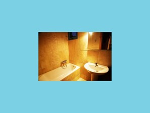 淋浴/盆浴组合、吹风机、毛巾、肥皂