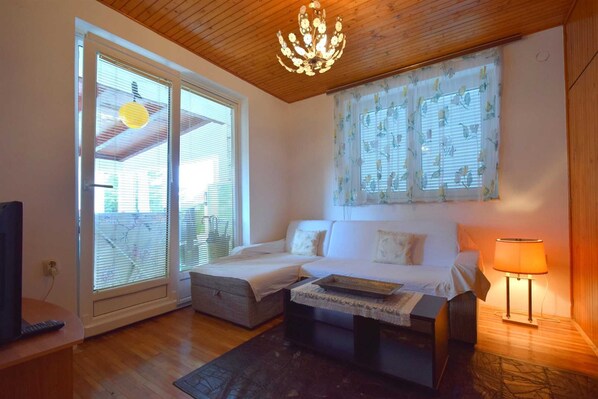 Living area - Apartment Borosak near the Beach (Malinska)