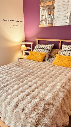 2 bedrooms, iron/ironing board, WiFi