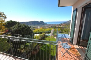 Property grounds - Apartment Montegolo Four With Pool And Lake View (Costermano)