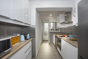 Refrigerador, microondas, horno, lavavajillas