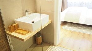 4 bedrooms, free WiFi