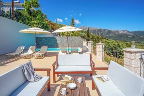 تناول الطعام بالخارج